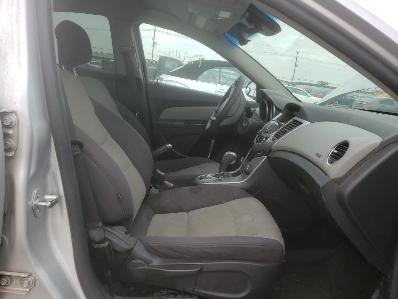Photo 5 from auction – 2012 CHEVROLET CRUZE LS with VIN 1G1PC5SH7C7304954