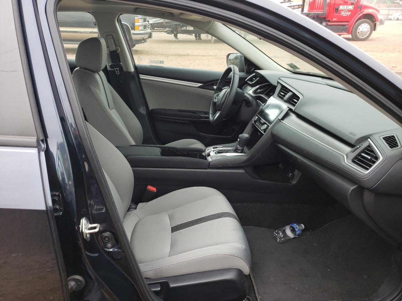 Photo 5 from auction – 2018 HONDA CIVIC EX with VIN 2HGFC2F75JH571693