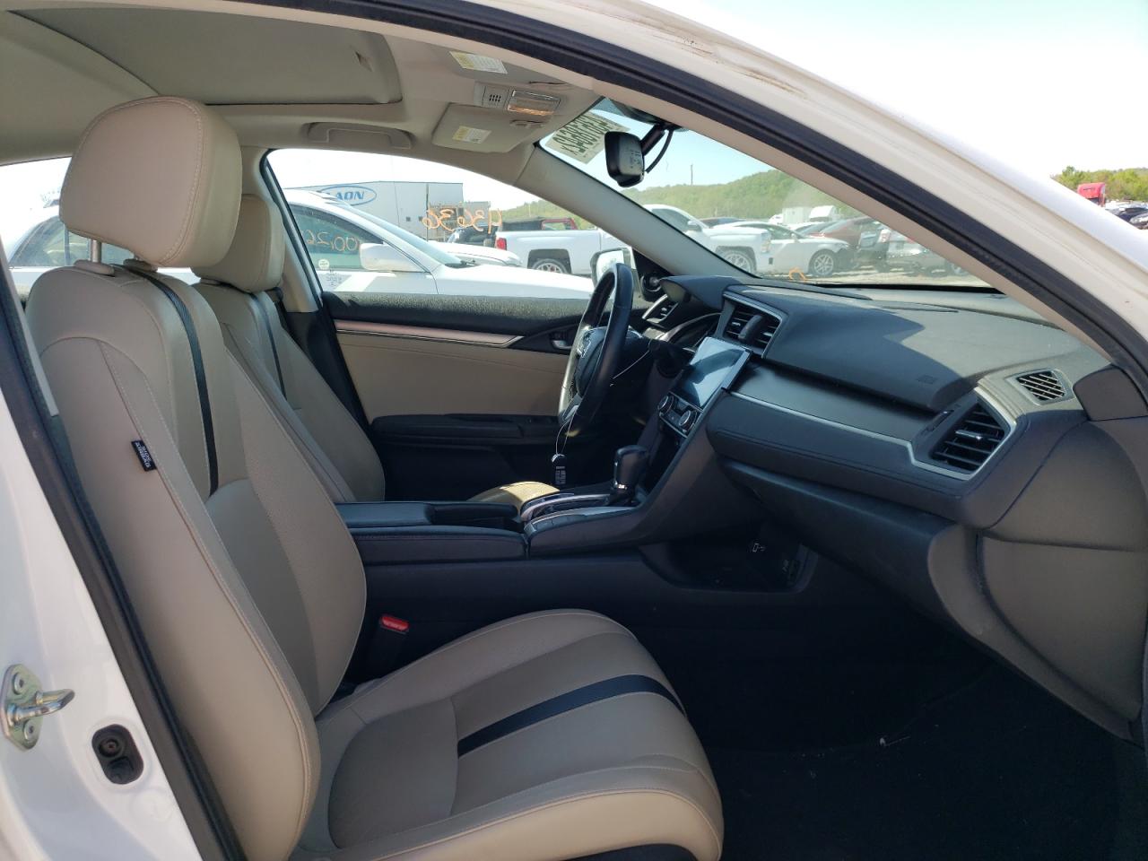 Photo 5 from auction – 2016 HONDA CIVIC TOUR with VIN 2HGFC1F96GH635096