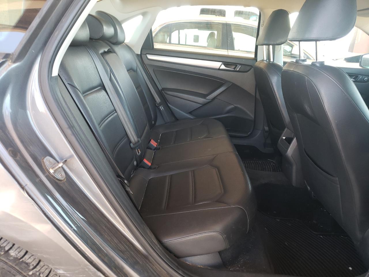 Photo 6 from auction – 2015 VOLKSWAGEN PASSAT S with VIN 1VWAT7A30FC094155