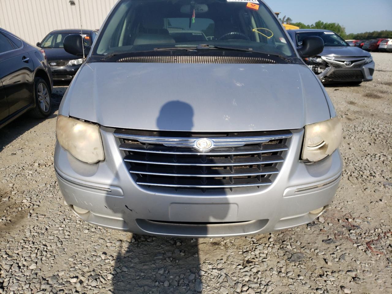 Photo 9 from auction – 2007 CHRYSLER TOWN & COU with VIN 2A4GP64L37R329156
