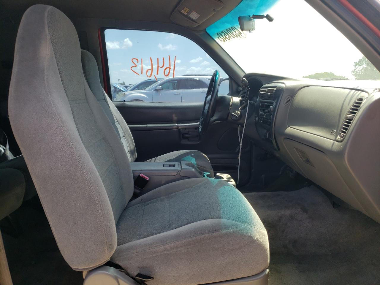 Photo 5 from auction – 2000 FORD EXPLORER S with VIN 1FMYU60E5YUB06966