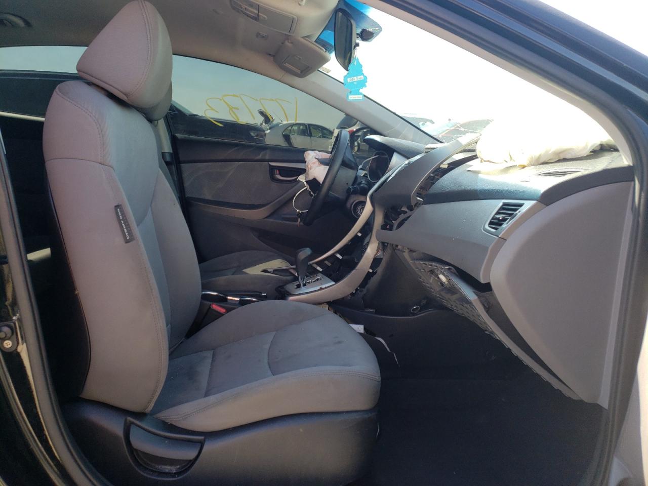 Photo 5 from auction – 2012 HYUNDAI ELANTRA GL with VIN KMHDH4AE5CU216415
