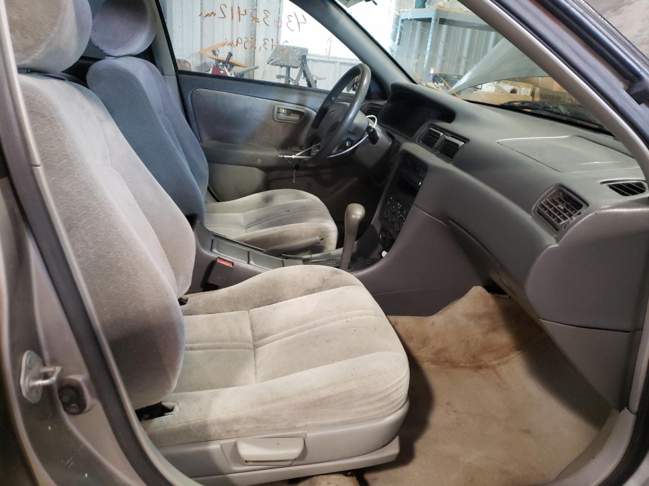 Photo 5 from auction – 1997 TOYOTA CAMRY CE with VIN 4T1BG22K2VU097387
