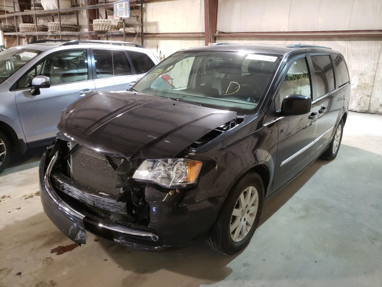 Photo 2 from auction – 2014 CHRYSLER TOWN & COU with VIN 2C4RC1BGXER398653