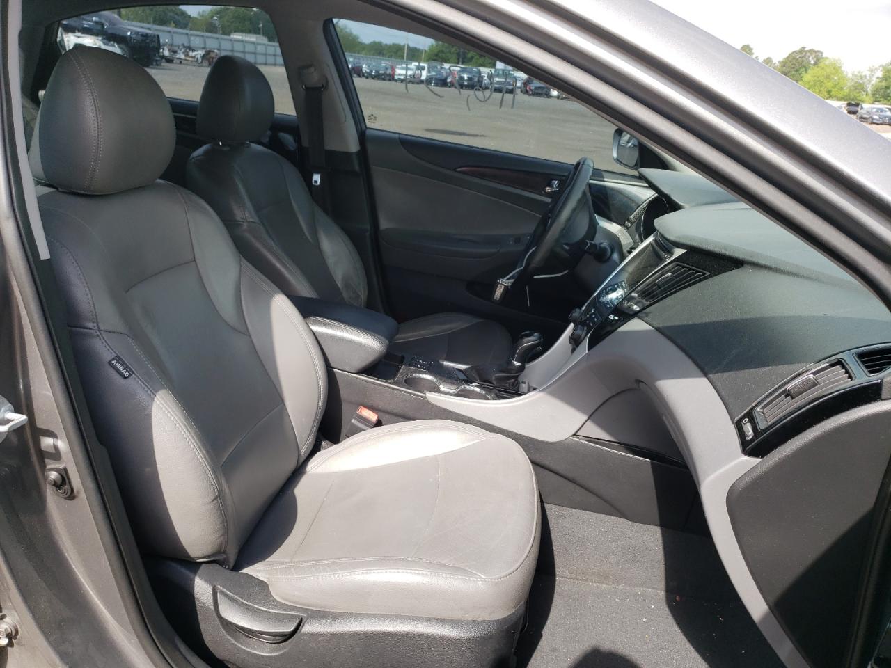 Photo 5 from auction – 2013 HYUNDAI SONATA SE with VIN 5NPEC4ACXDH659595