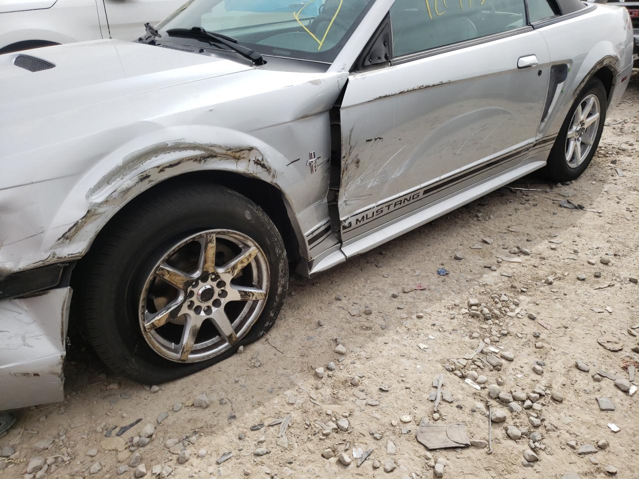 Photo 9 from auction – 2001 FORD MUSTANG with VIN 1FAFP44401F249915