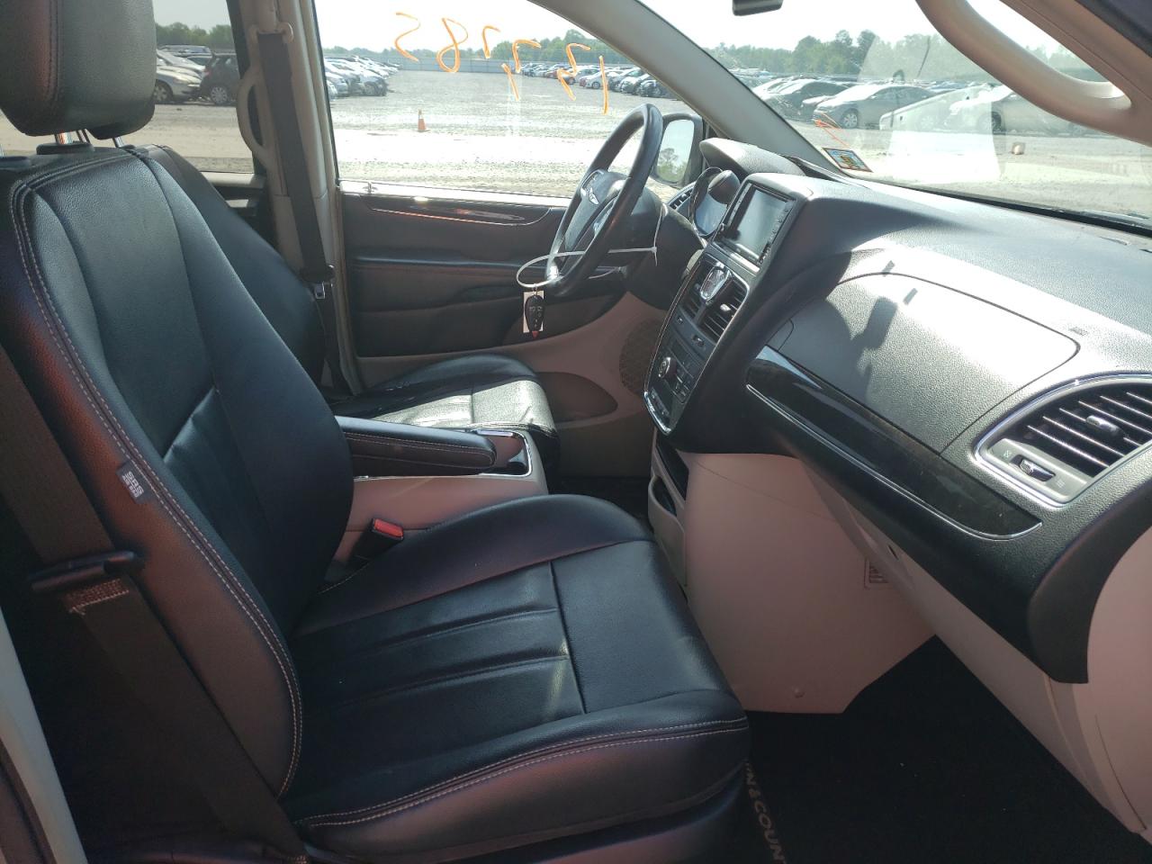 Photo 5 from auction – 2014 CHRYSLER TOWN & COU with VIN 2C4RC1BG0ER126368