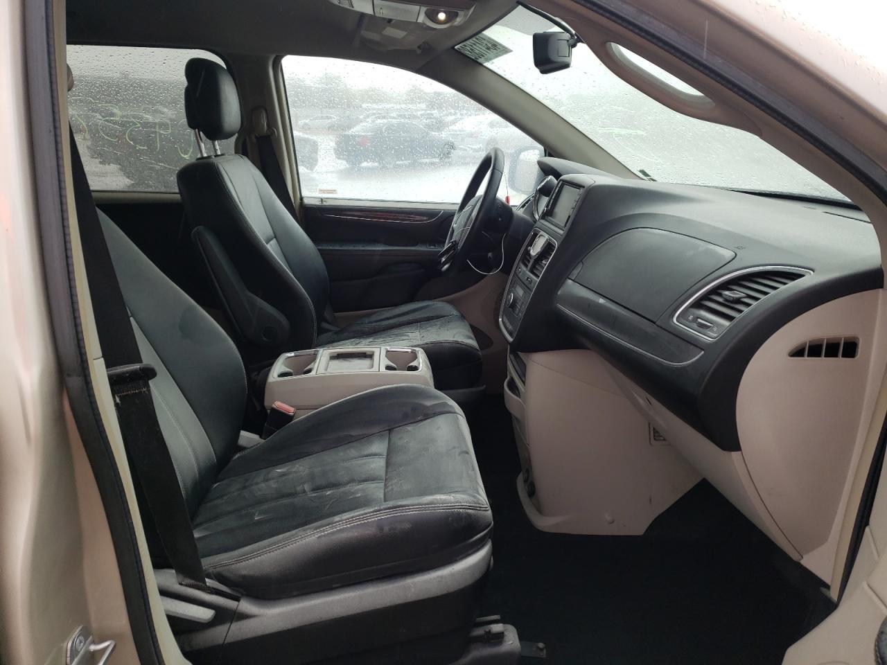 Photo 5 from auction – 2014 CHRYSLER TOWN & COU with VIN 2C4RC1BG8ER397680