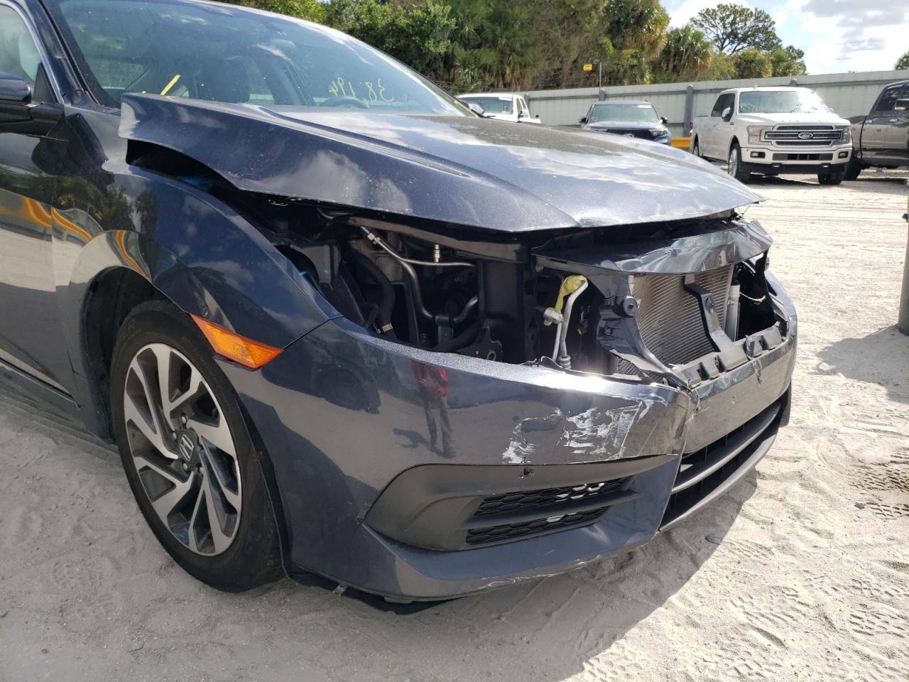 Photo 9 from auction – 2018 HONDA CIVIC EX with VIN 2HGFC2F71JH589348