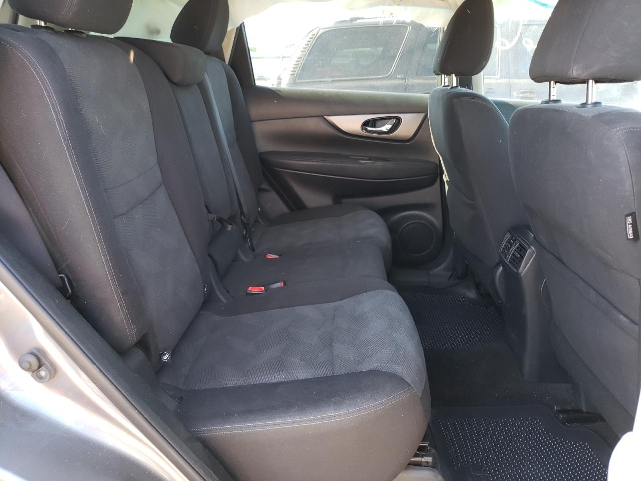 Photo 6 from auction – 2016 NISSAN ROGUE S with VIN KNMAT2MT9GP721799