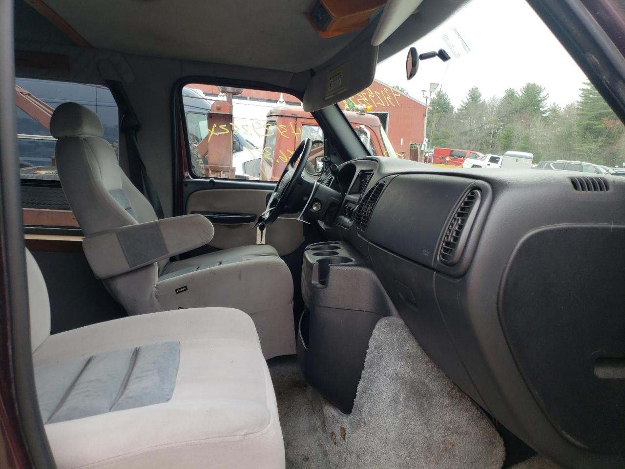 Photo 5 from auction – 2003 DODGE RAM VAN B1 with VIN 2D6WB11Y33K528207