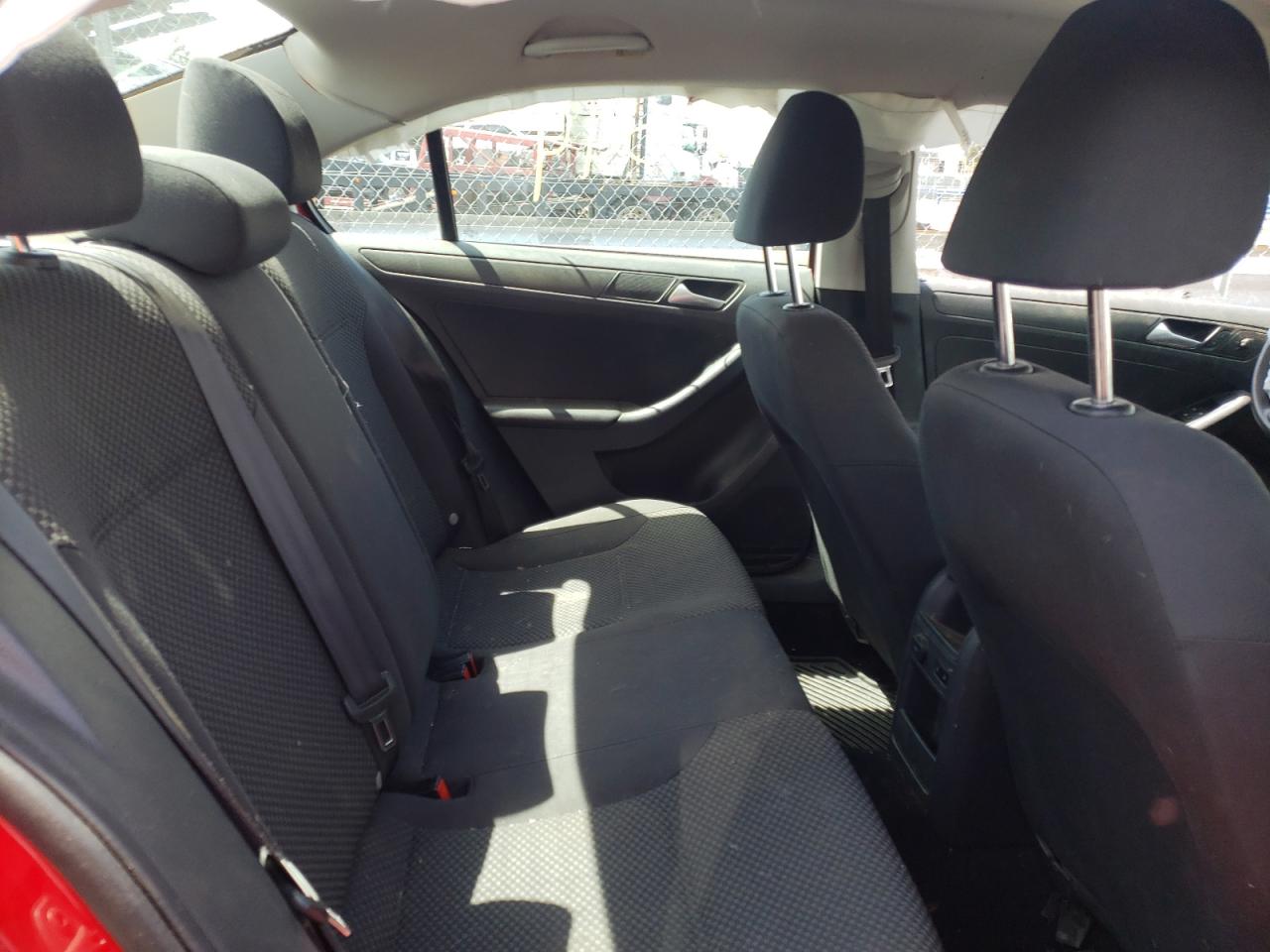 Photo 6 from auction – 2013 VOLKSWAGEN JETTA BASE with VIN 3VW2K7AJ9DM290354