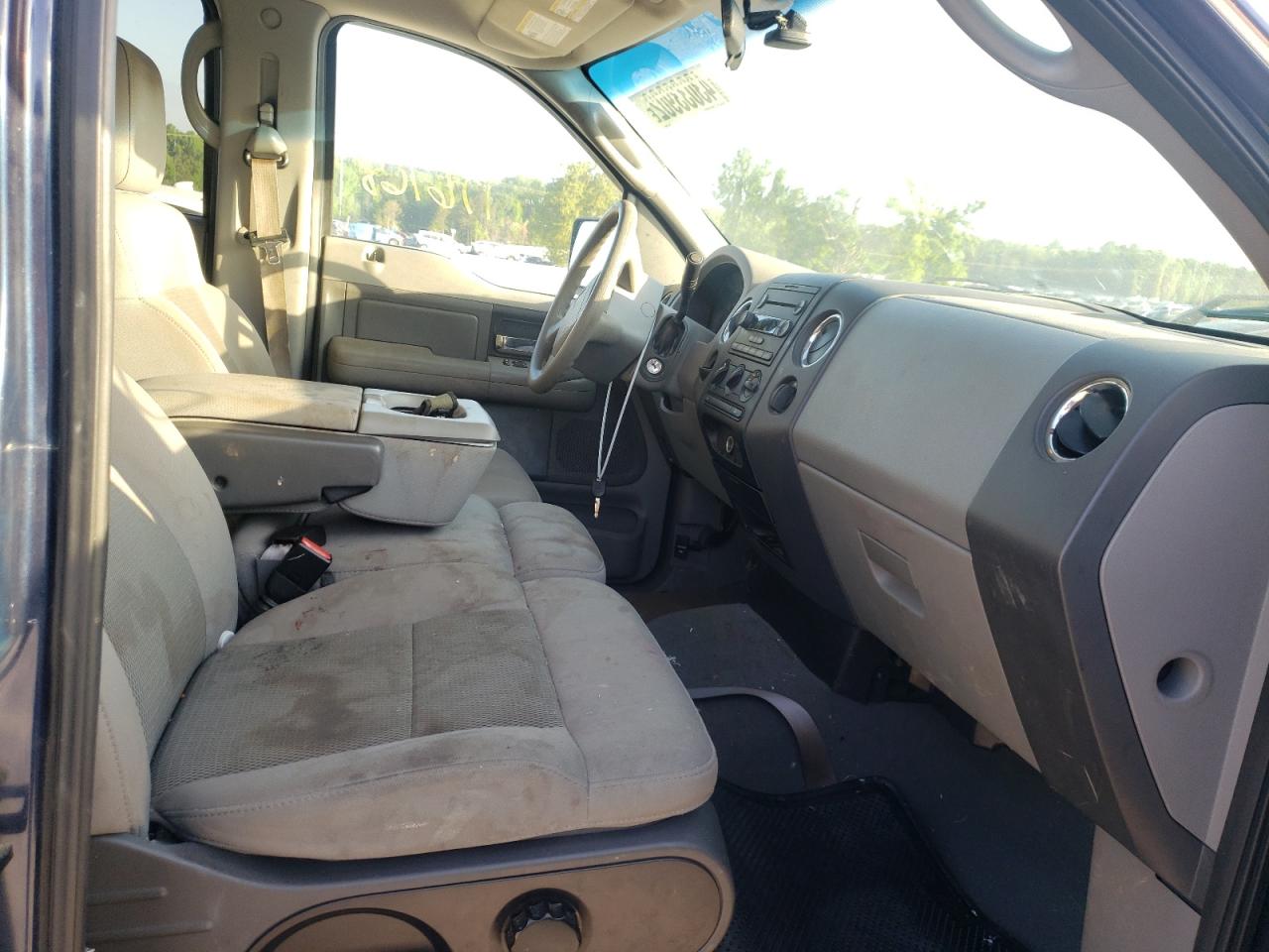 Photo 5 from auction – 2005 FORD F150 SUPER with VIN 1FTRW12W05KE69291