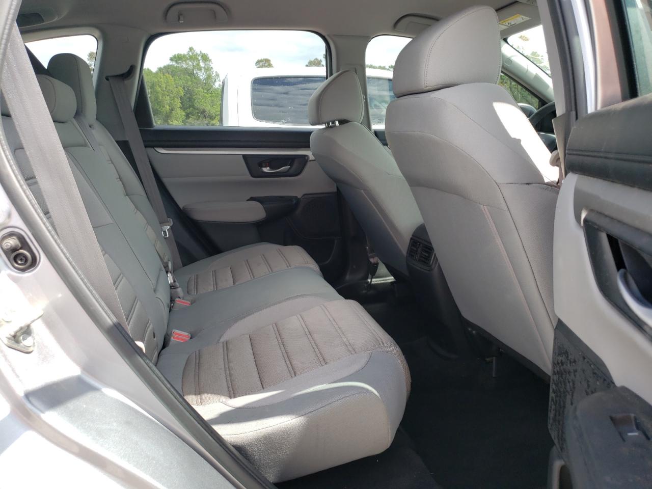 Photo 6 from auction – 2017 HONDA CR-V LX with VIN 7FARW5H36HE010003
