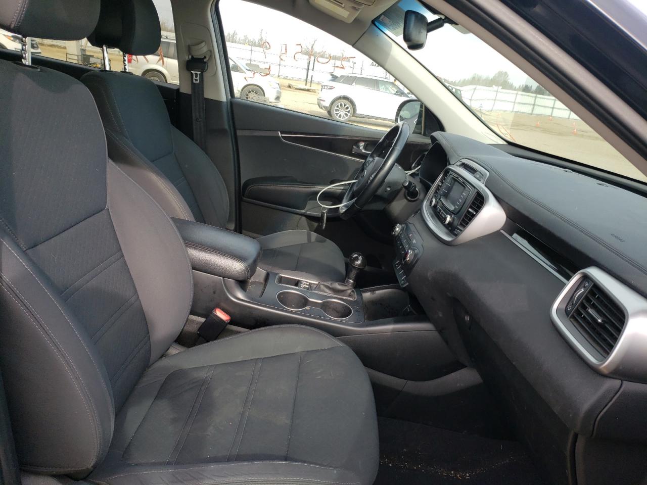 Photo 5 from auction – 2016 KIA SORENTO LX with VIN 5XYPGDA58GG090577