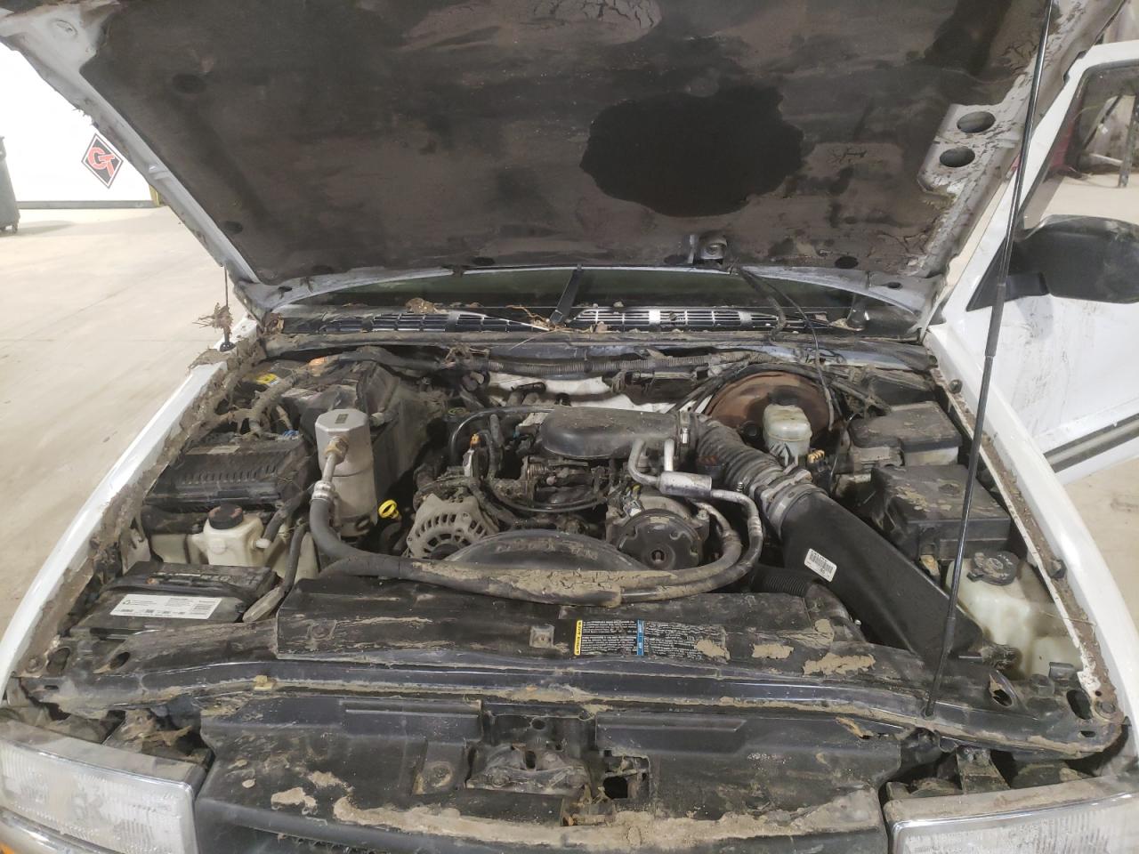 Photo 7 from auction – 2000 CHEVROLET BLAZER with VIN 1GNDT13W1Y2328498