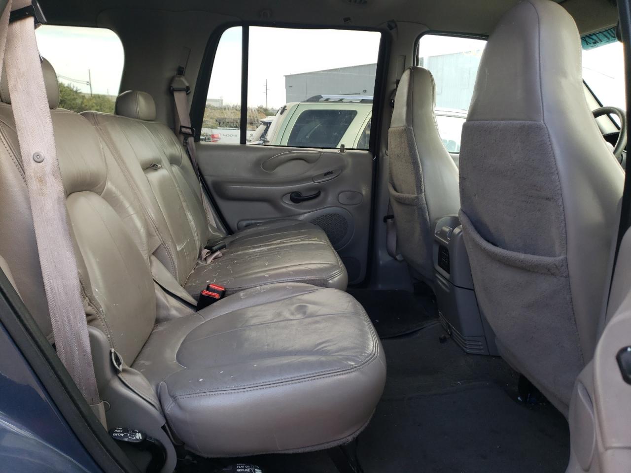 Photo 6 from auction – 2001 FORD EXPEDITION with VIN 1FMRU16W21LA85626