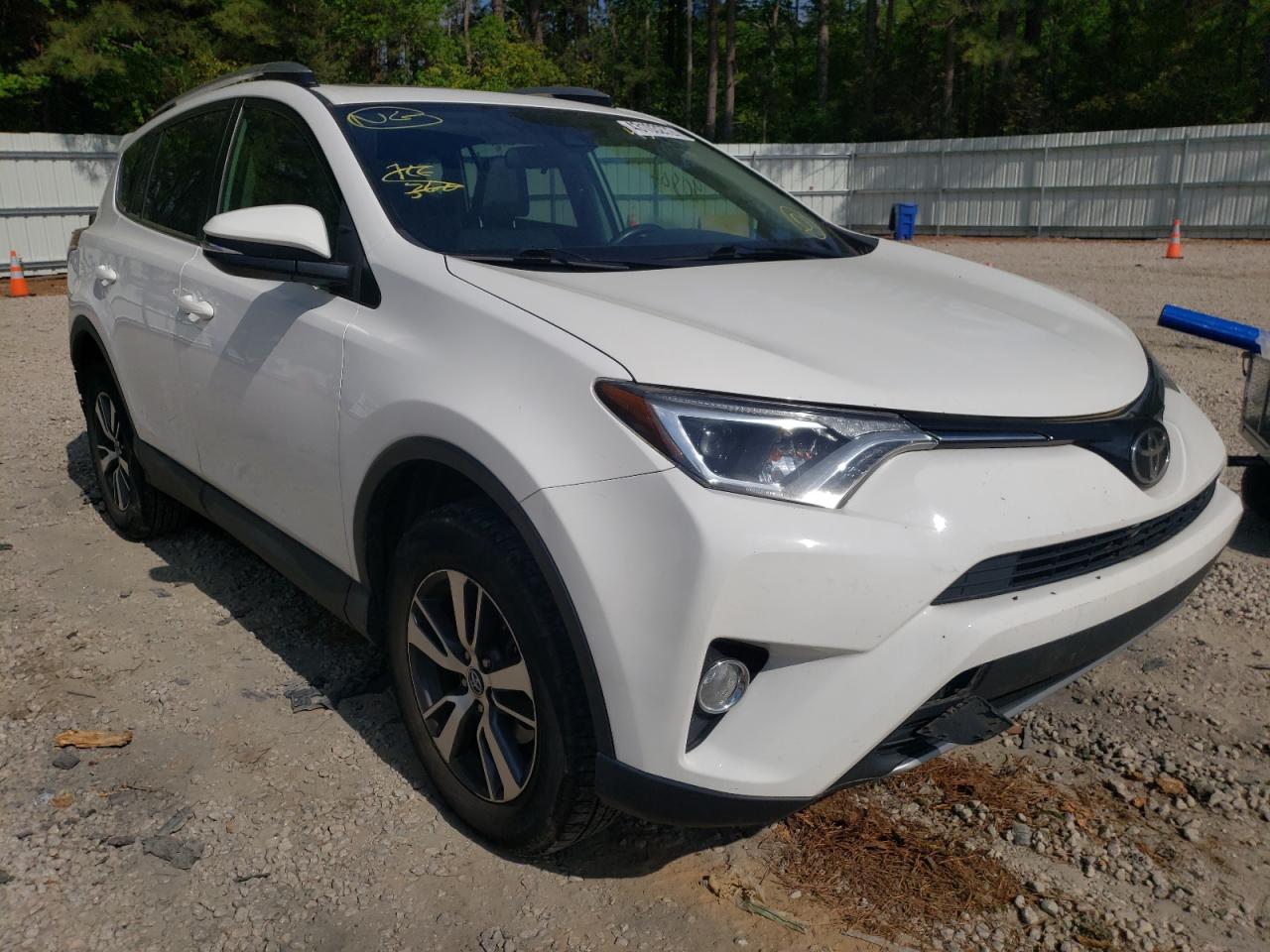 Photo 1 from auction – 2017 TOYOTA RAV4 XLE with VIN 2T3WFREVXHW331435