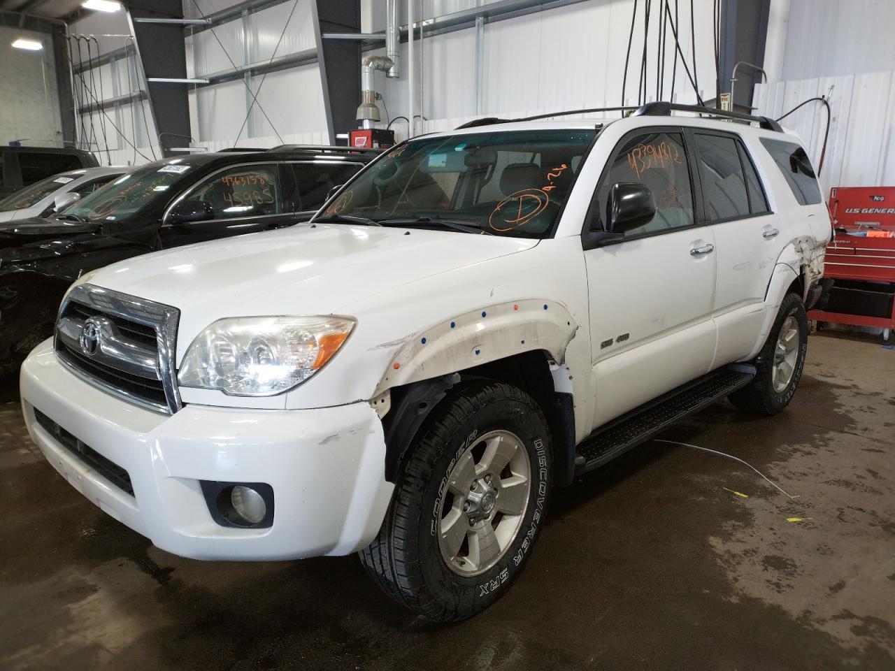 Photo 2 from auction – 2006 TOYOTA 4RUNNER SR with VIN JTEBU14R668069146