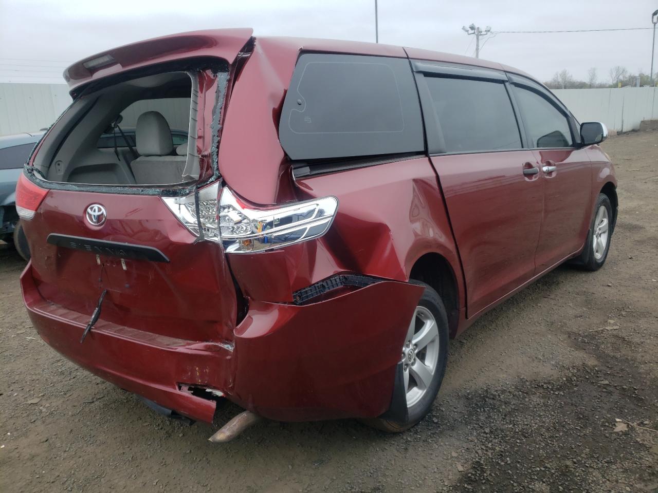 Photo 4 from auction – 2012 TOYOTA SIENNA BAS with VIN 5TDKA3DC2CS016021