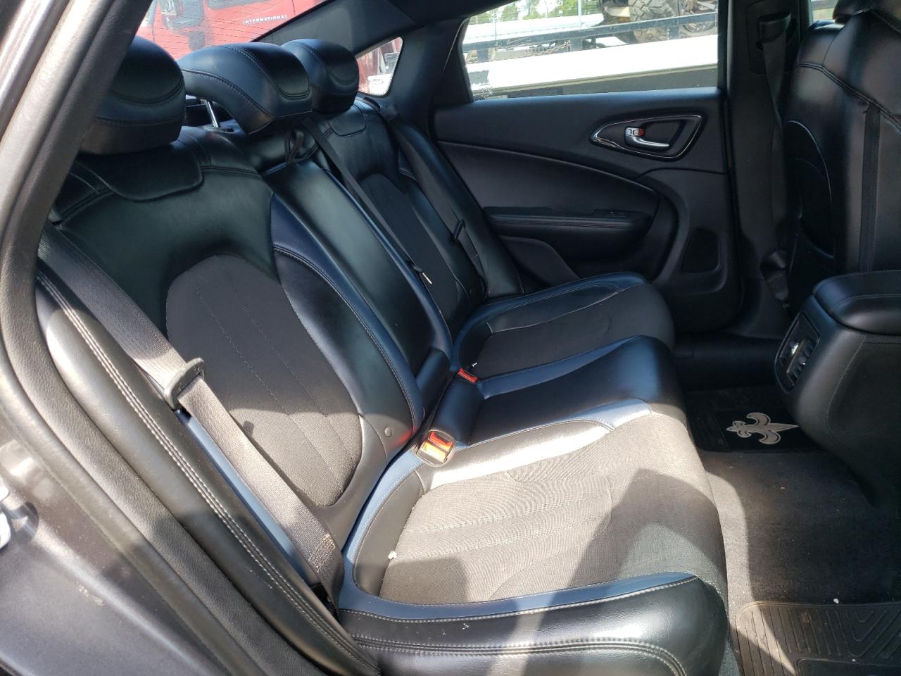 Foto 6 de la subasta – 2015 CHRYSLER 200 S con VIN 1C3CCCBG3FN518801