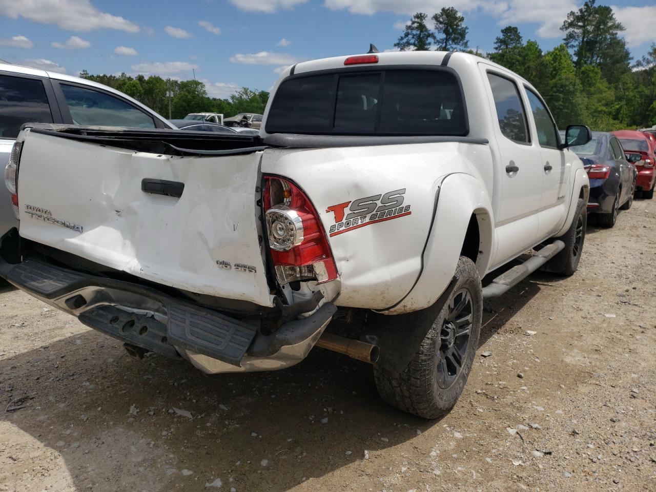 Photo 4 from auction – 2015 TOYOTA TACOMA DOU with VIN 5TFLU4EN8FX141833