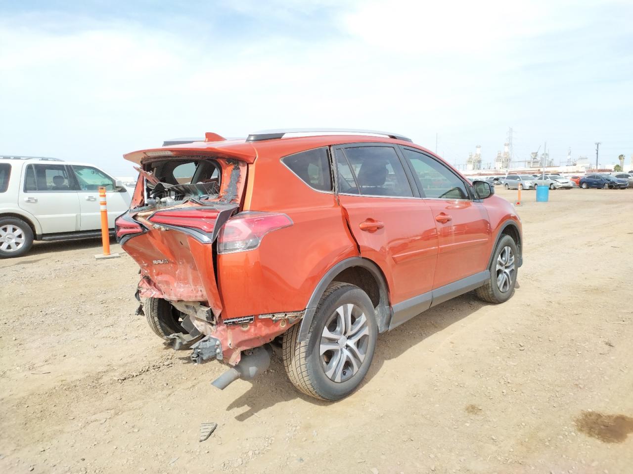 Photo 4 from auction – 2016 TOYOTA RAV4 LE with VIN JTMZFREV0GJ080144