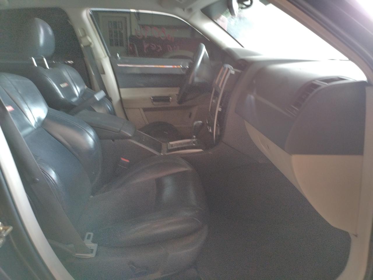 Photo 5 from auction – 2006 CHRYSLER 300C SRT-8 with VIN 2C3KA73W76H340205