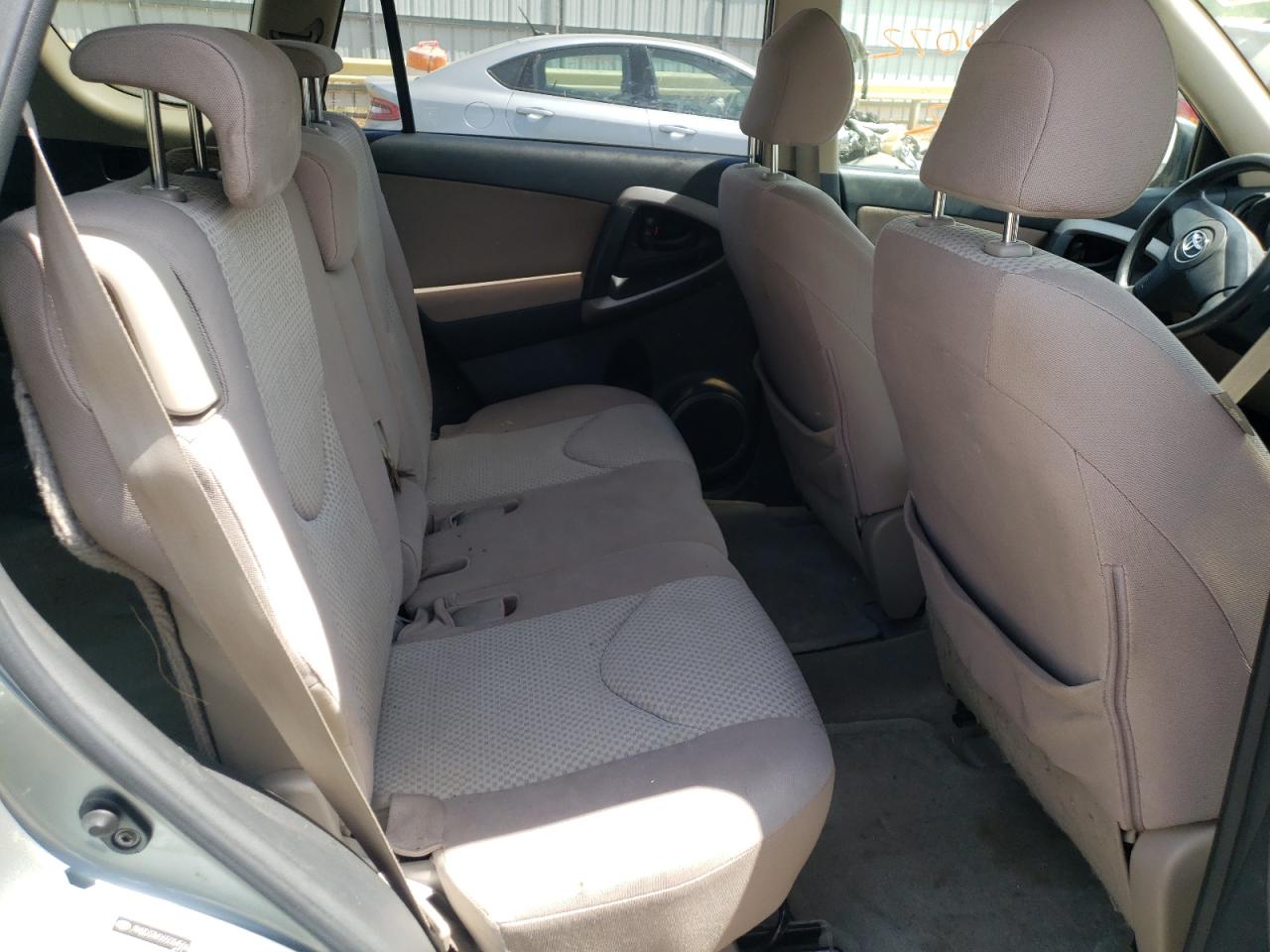 Photo 6 from auction – 2006 TOYOTA RAV4 with VIN JTMBD33V065034506