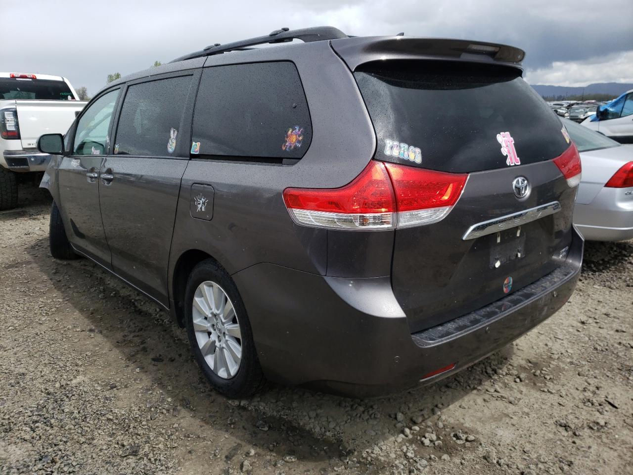 Photo 3 from auction – 2013 TOYOTA SIENNA XLE with VIN 5TDDK3DCXDS069010