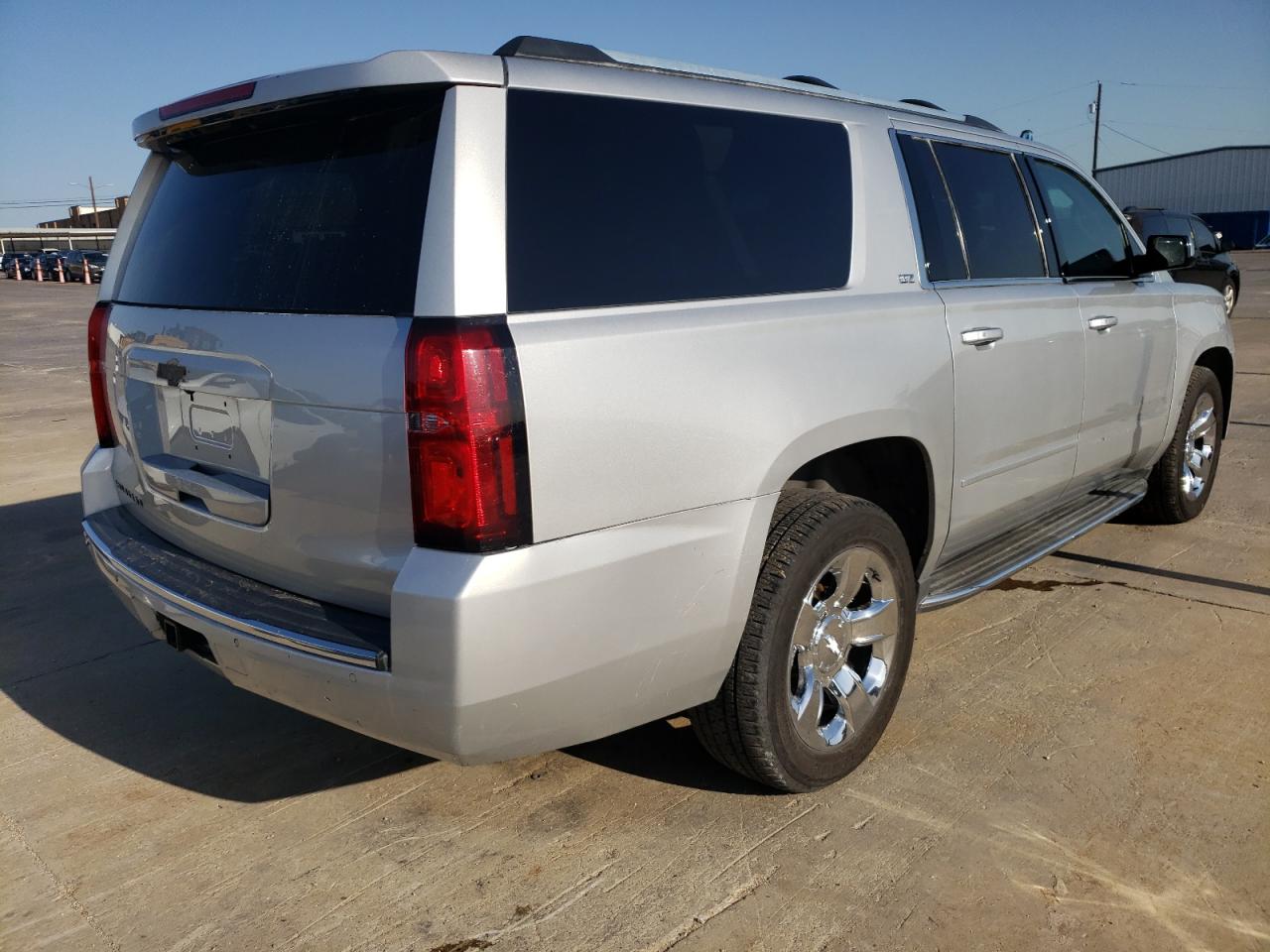 Photo 4 from auction – 2015 CHEVROLET SUBURBAN K with VIN 1GNSKKKC4FR236829