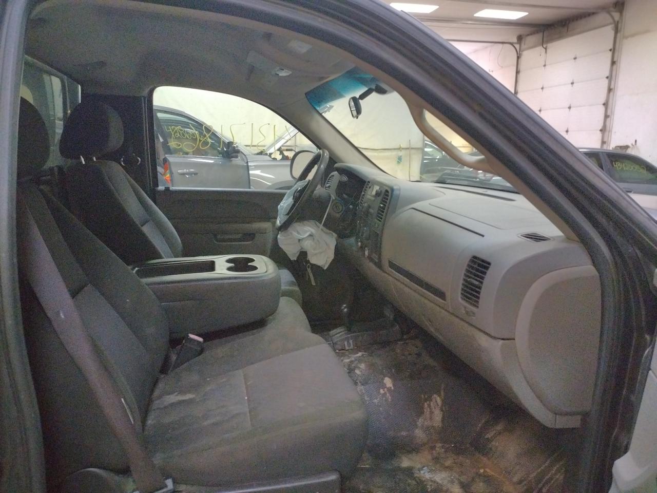Photo 5 from auction – 2010 CHEVROLET SILVERADO with VIN 1GCPKPE09AZ143357