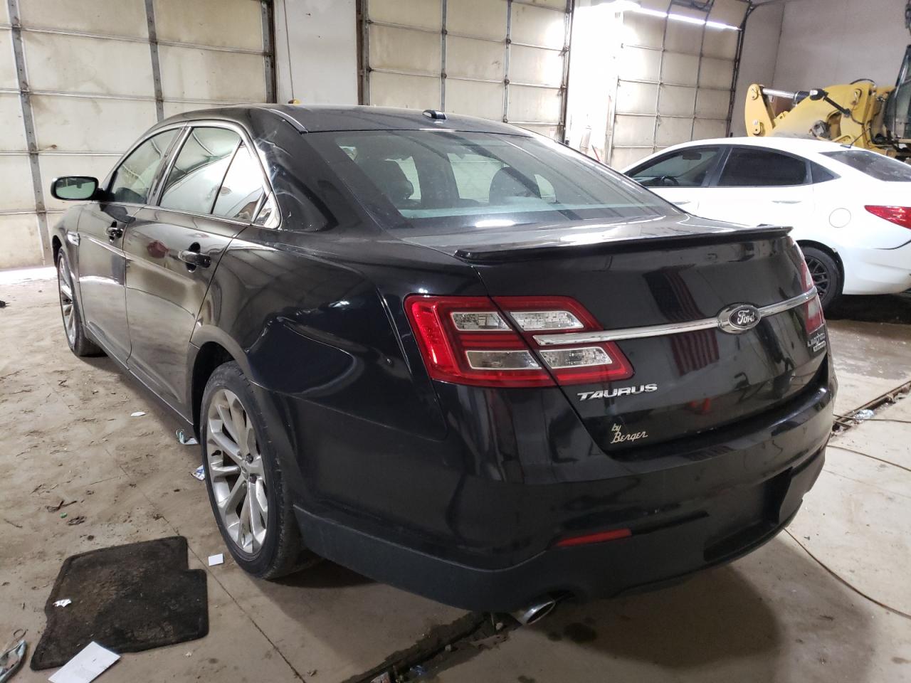 Photo 3 from auction – 2013 FORD TAURUS LIM with VIN 1FAHP2F84DG207579