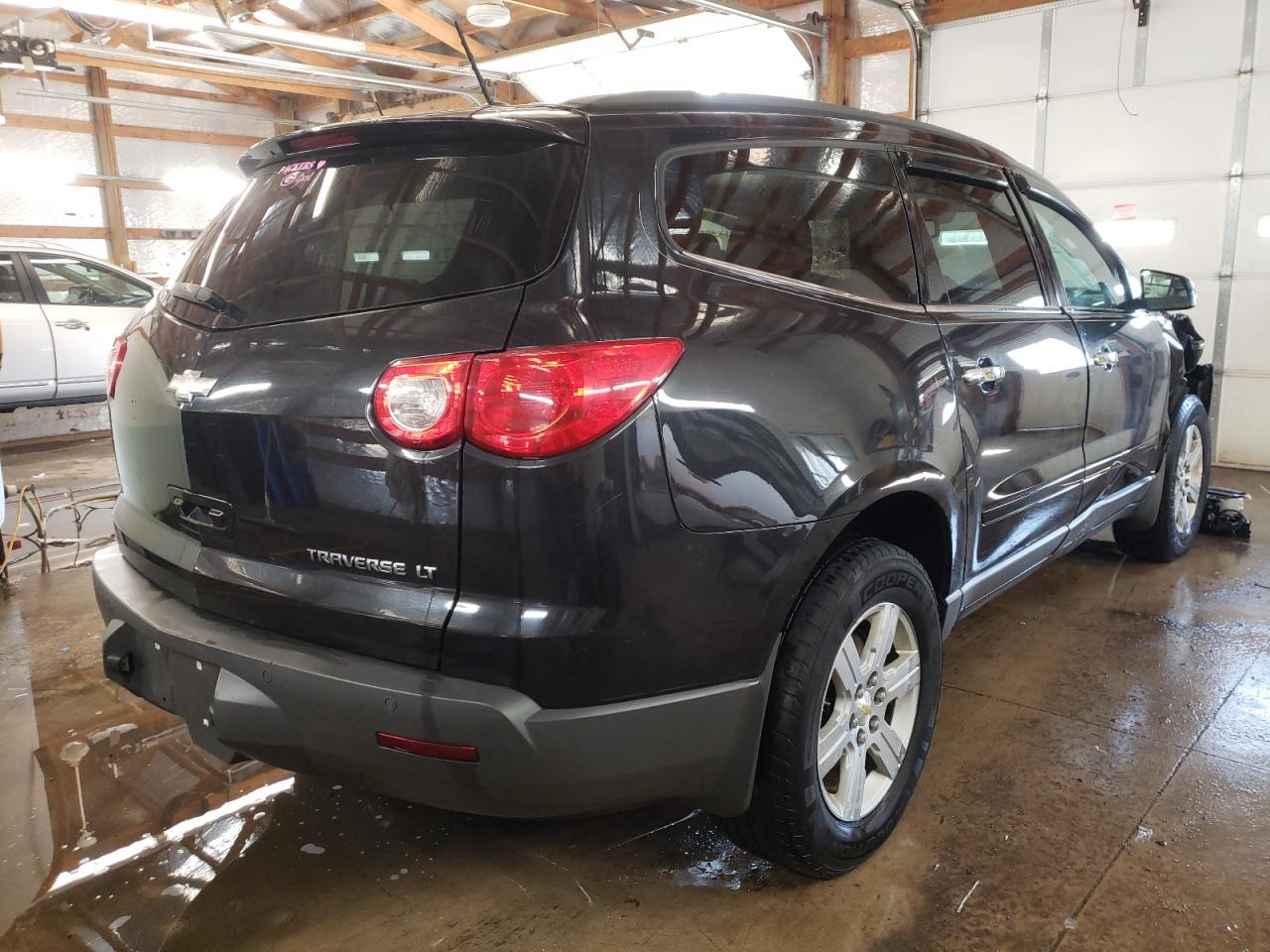 Photo 4 from auction – 2011 CHEVROLET TRAVERSE L with VIN 1GNKRGED1BJ137374