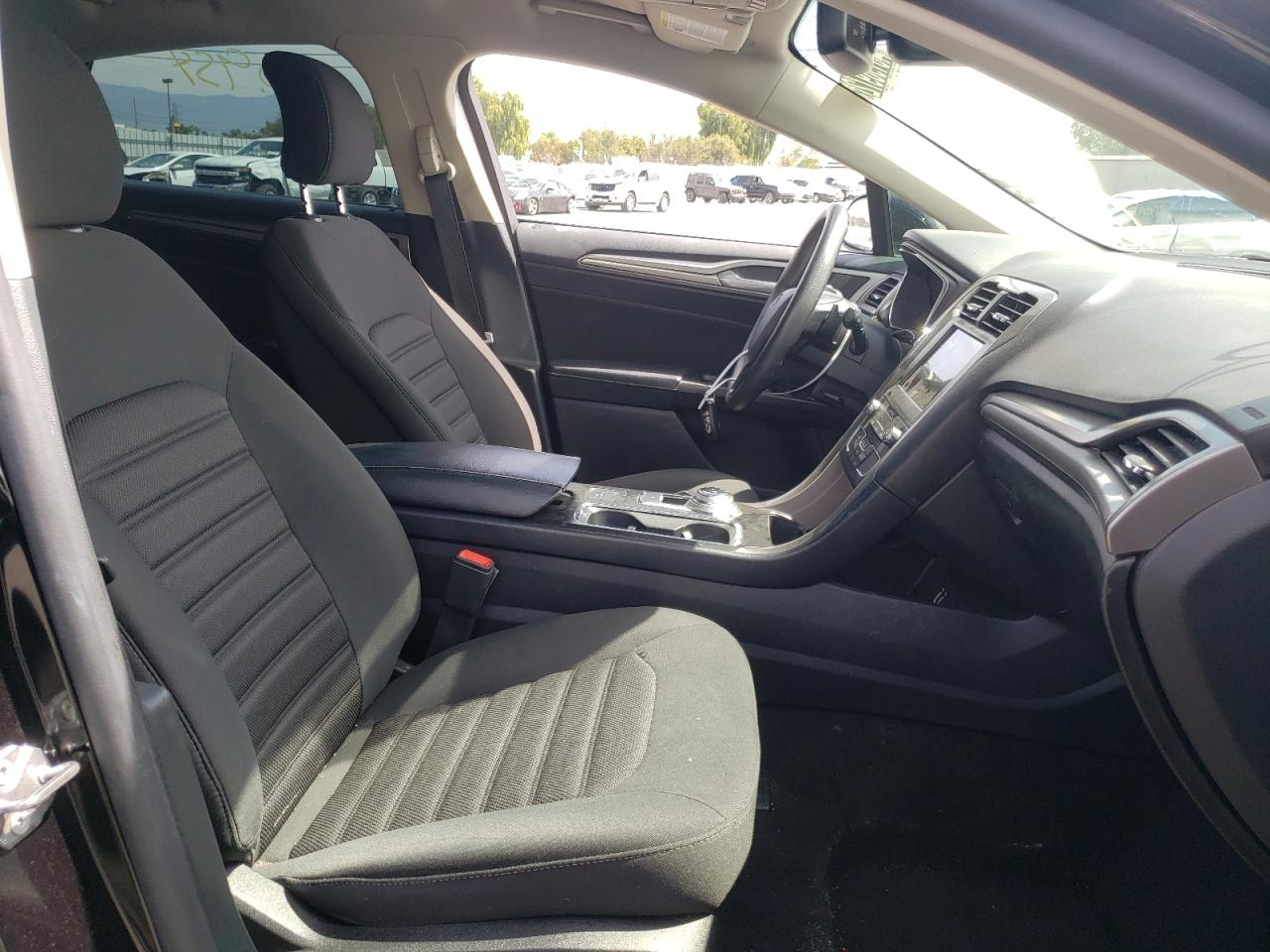 Photo 5 from auction – 2019 FORD FUSION SE with VIN 3FA6P0HD7KR115166