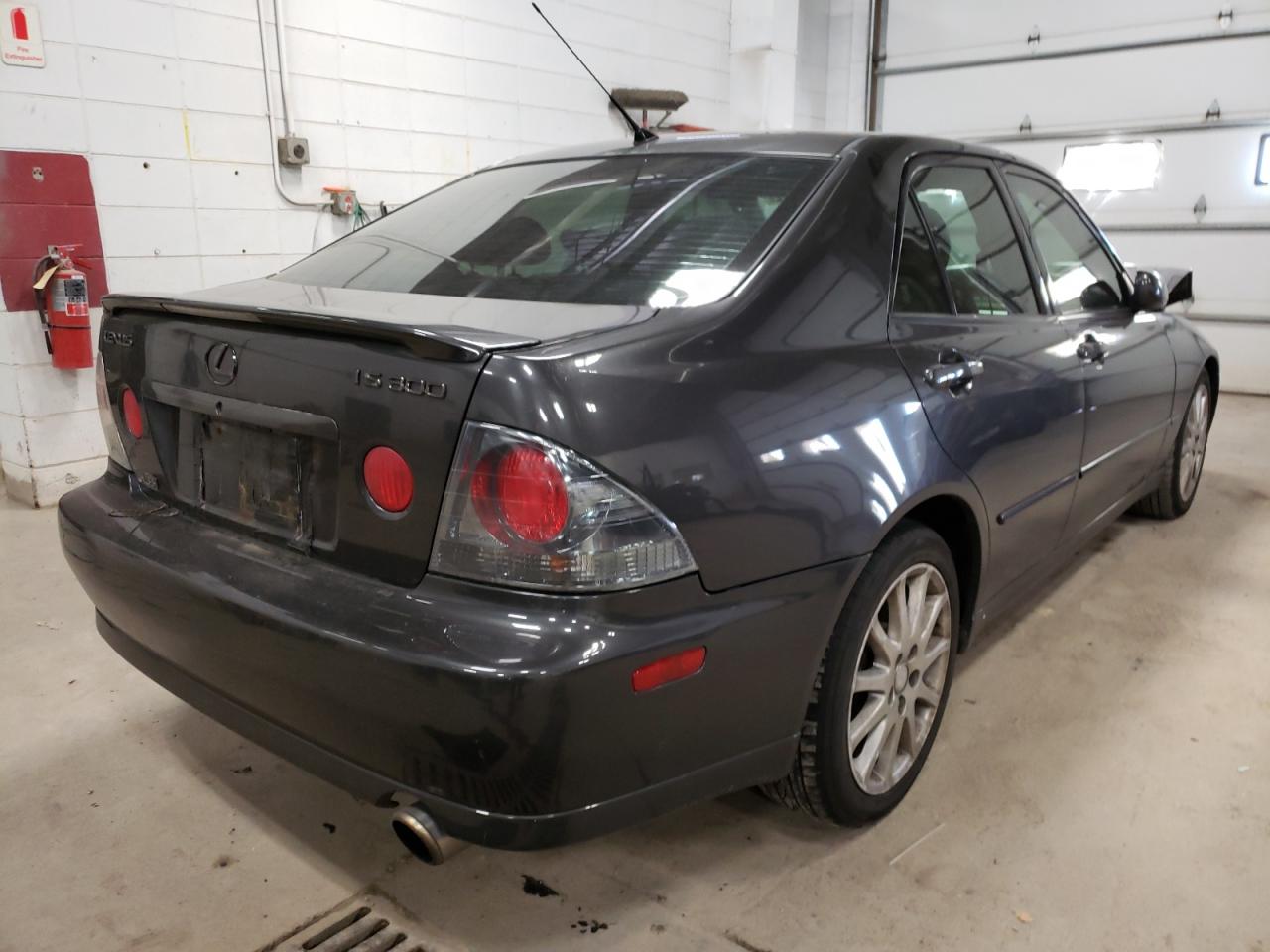 Photo 4 from auction – 2003 LEXUS IS 300 with VIN JTHBD192530079918