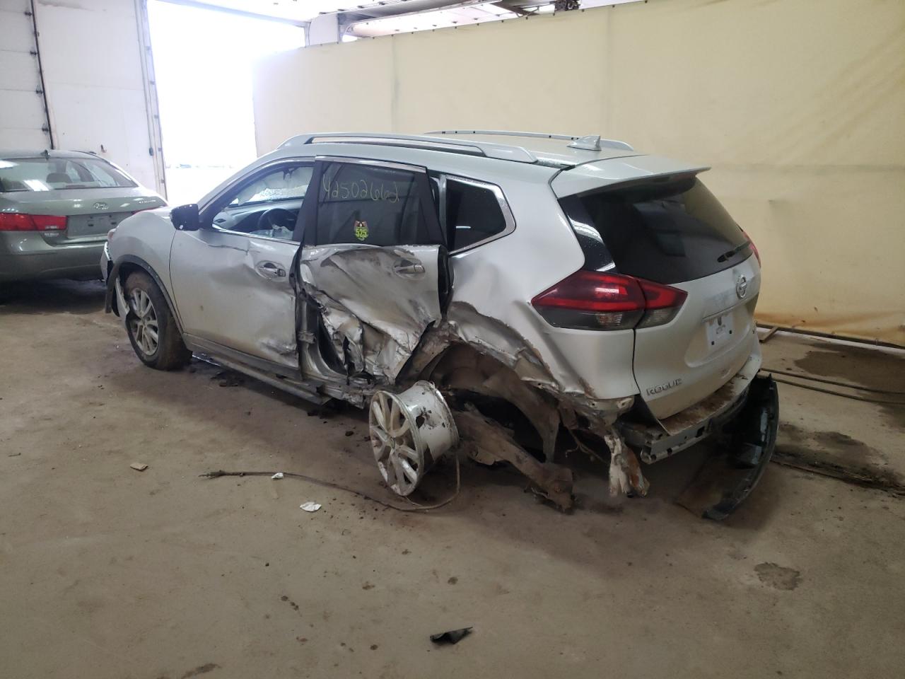 Photo 3 from auction – 2019 NISSAN ROGUE S with VIN KNMAT2MV6KP503331
