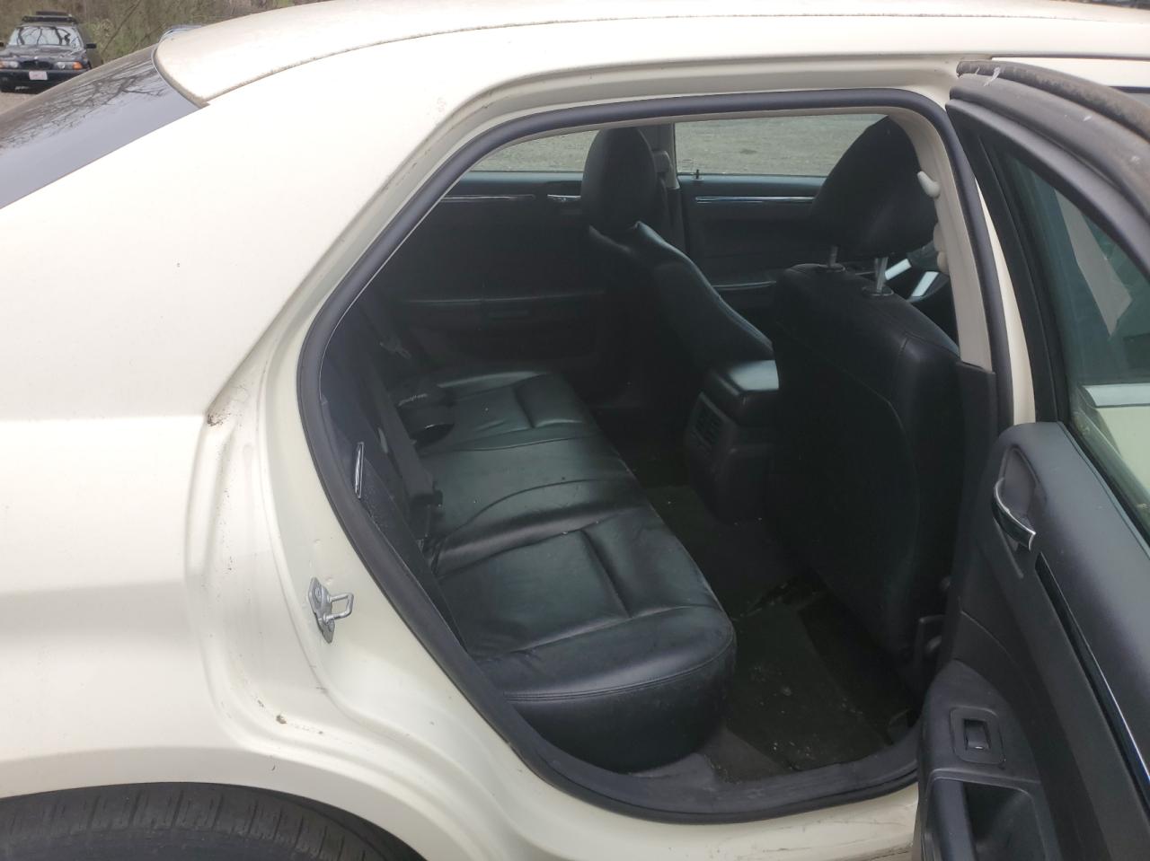Photo 6 from auction – 2010 CHRYSLER 300 TOURIN with VIN 2C3CA4CD2AH123445