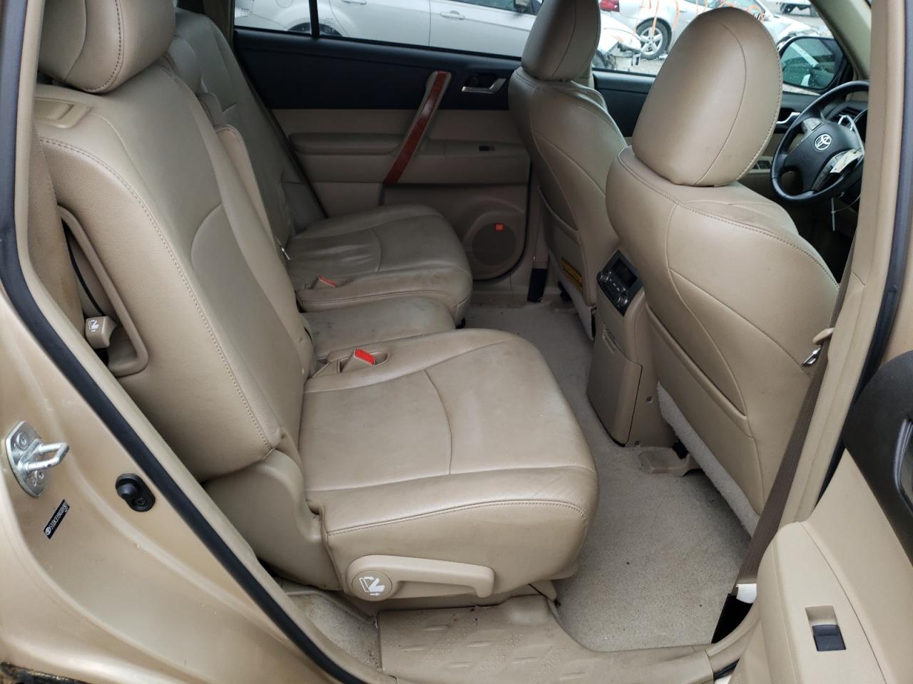 Photo 6 from auction – 2010 TOYOTA HIGHLANDER with VIN 5TDDK3EH9AS004901