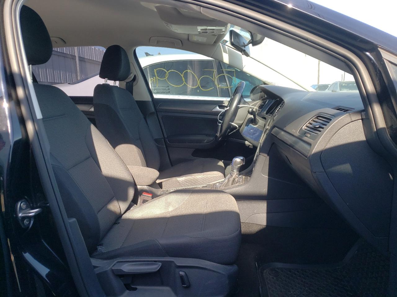 Photo 5 from auction – 2019 VOLKSWAGEN E-GOLF SE with VIN WVWKR7AU5KW915564