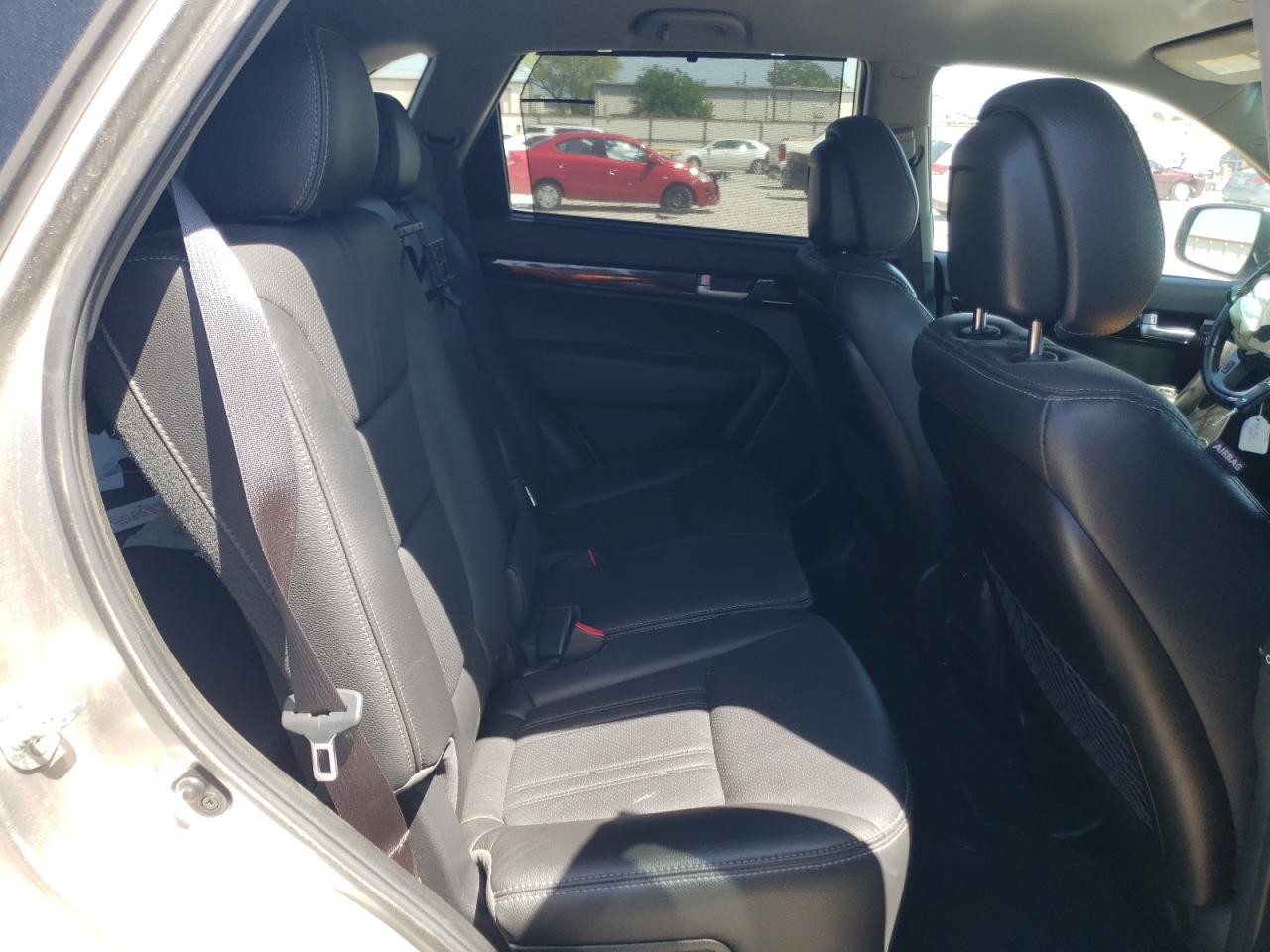 Photo 6 from auction – 2015 KIA SORENTO LX with VIN 5XYKTCA66FG653343