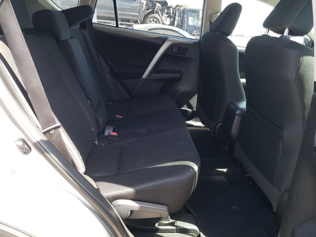 Photo 6 from auction – 2016 TOYOTA RAV4 LE with VIN 2T3BFREV8GW422104