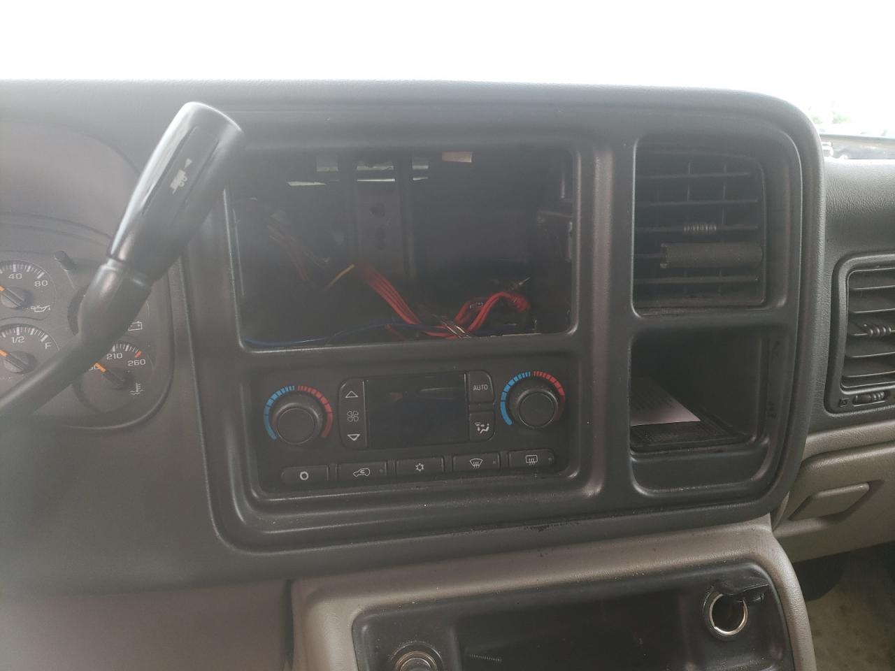 Photo 9 from auction – 2004 CHEVROLET SUBURBAN K with VIN 1GNFK16ZX4J165397