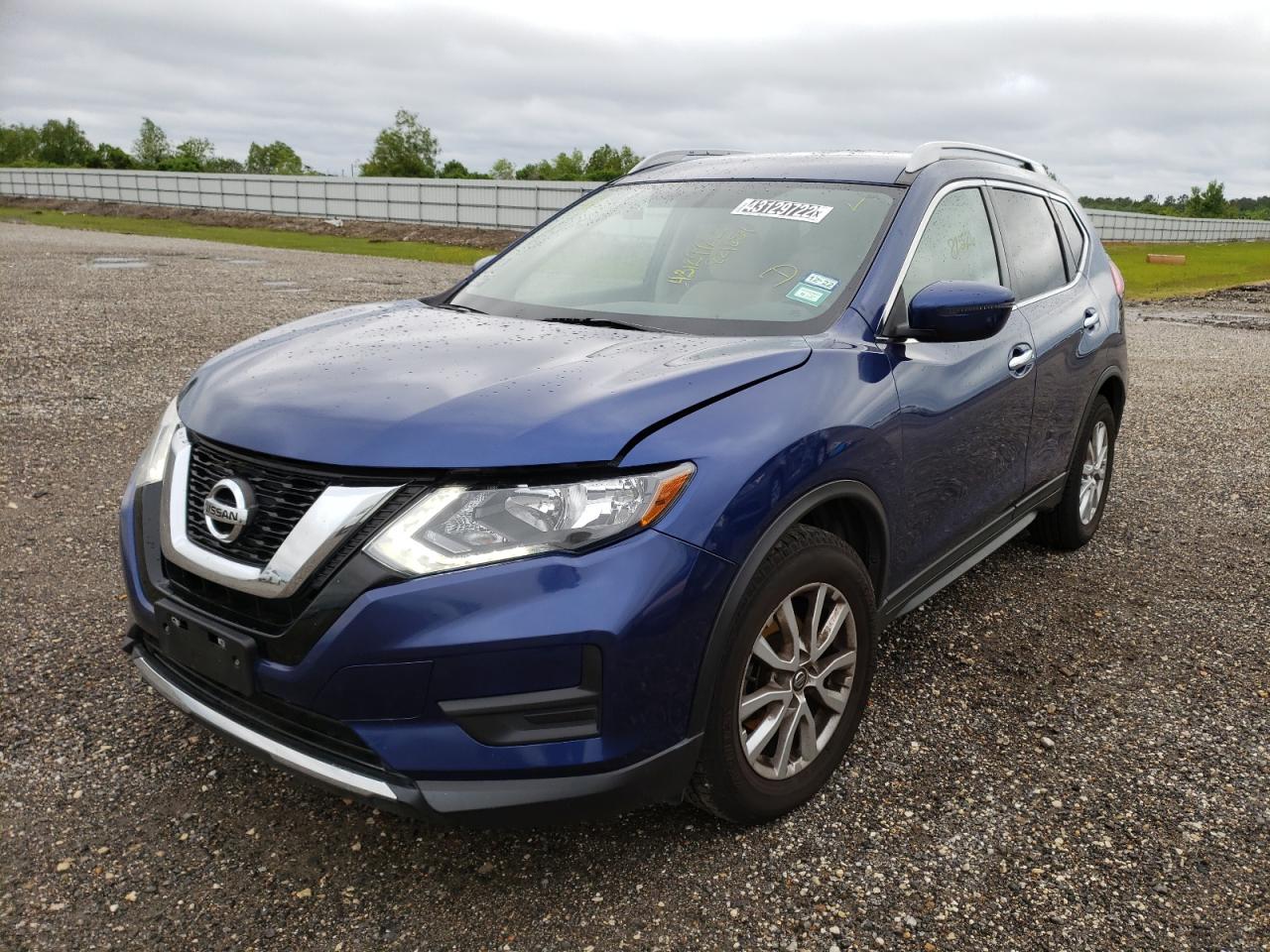 Photo 2 from auction – 2017 NISSAN ROGUE S with VIN 5N1AT2MT6HC821654