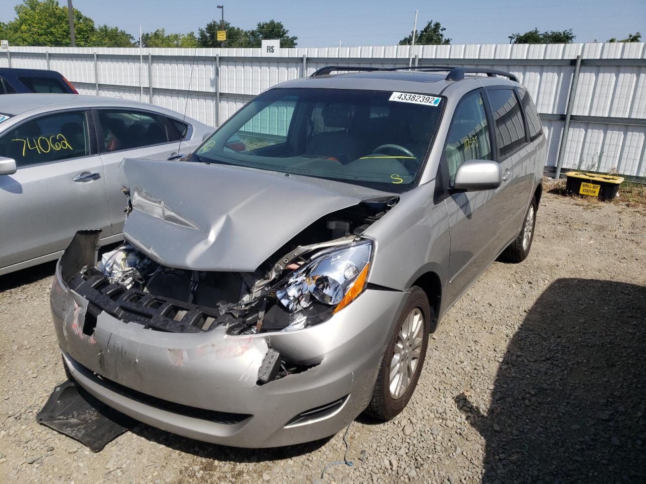 Photo 2 from auction – 2010 TOYOTA SIENNA XLE with VIN 5TDDK4CCXAS029660