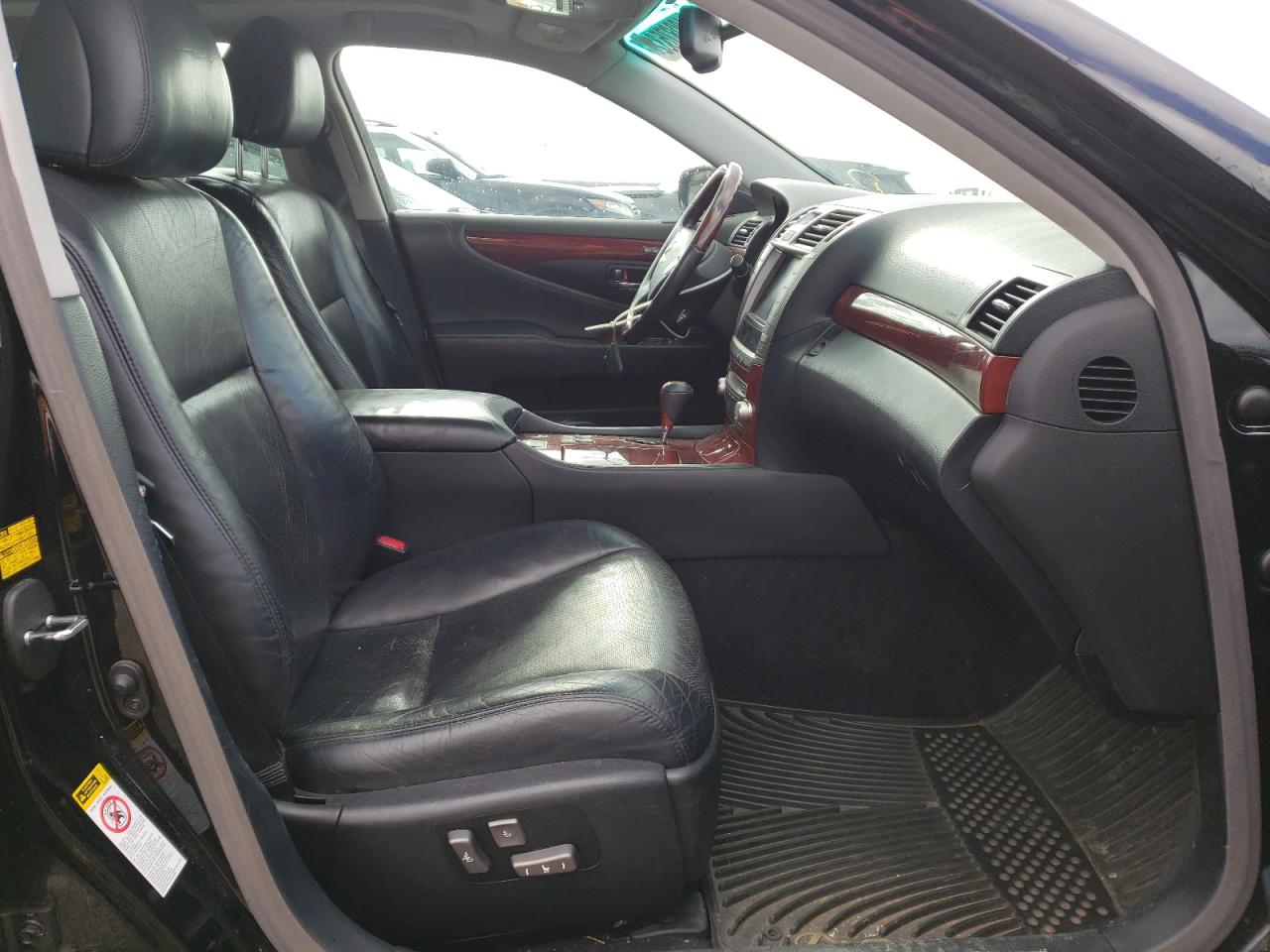 Photo 5 from auction – 2010 LEXUS LS 460 with VIN JTHCL5EF1A5007217