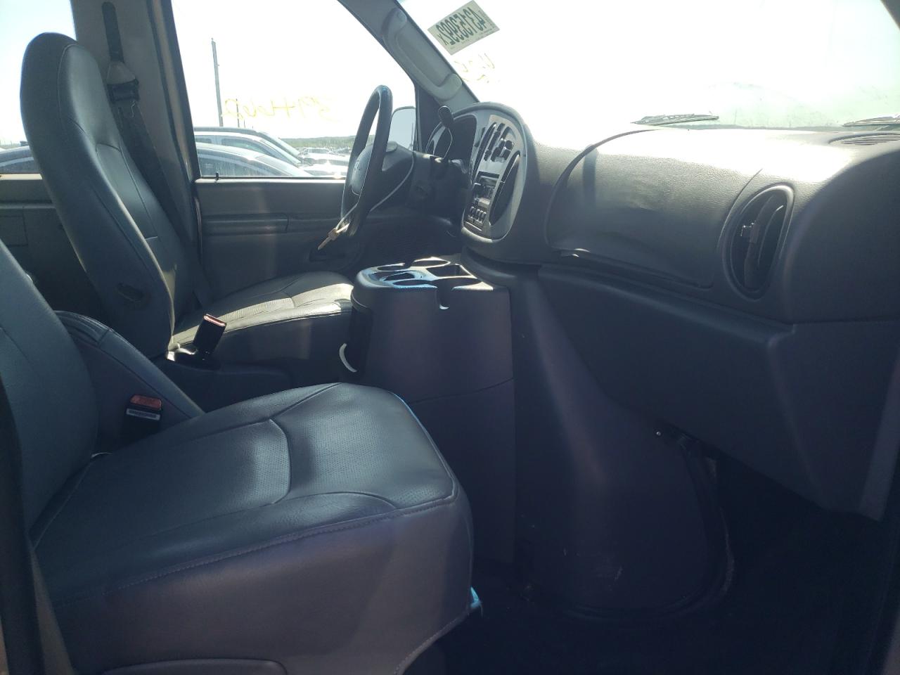 Photo 5 from auction – 2003 FORD ECONOLINE with VIN 1FMRE11293HA98915