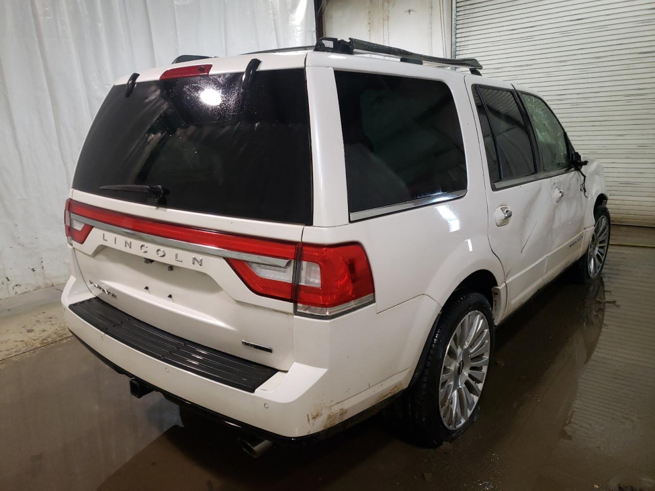 Photo 4 from auction – 2016 LINCOLN NAVIGATOR with VIN 5LMJJ2LT2GEL04665
