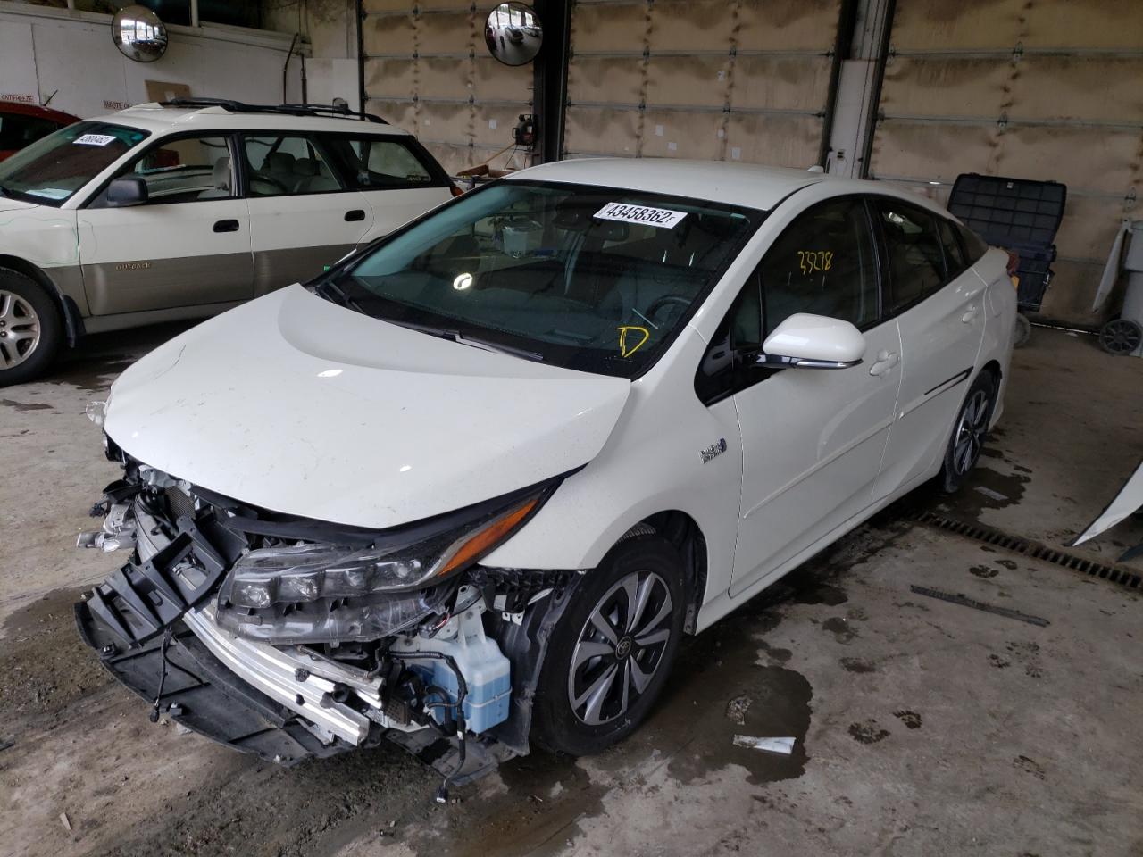 Photo 2 from auction – 2017 TOYOTA PRIUS PRIM with VIN JTDKARFP1H3003708